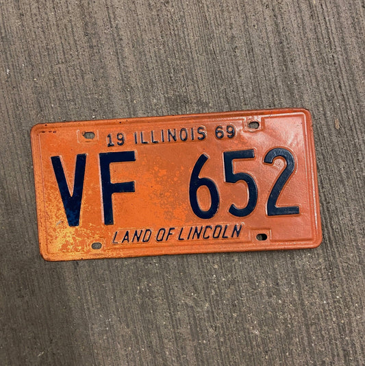 Photo of a 1969 Illinois License Plate Auto Tag Garage Decor Vintage VF 652 with original patina