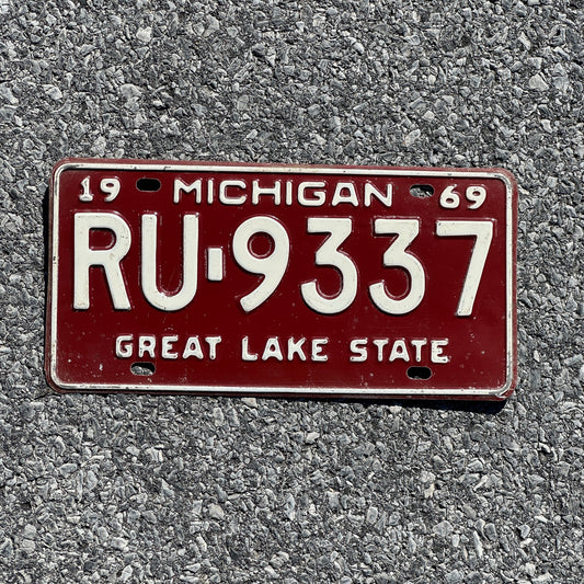 Photo of a 1969 Michigan License Plate Auto Tag Garage Decor Vintage RU 9337