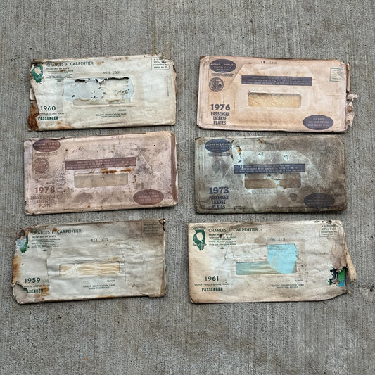 Photo of a 1970 Era Illinois License Plate Auto Tag Garage Decor Vintage Envelopes Orange Blue with original patina