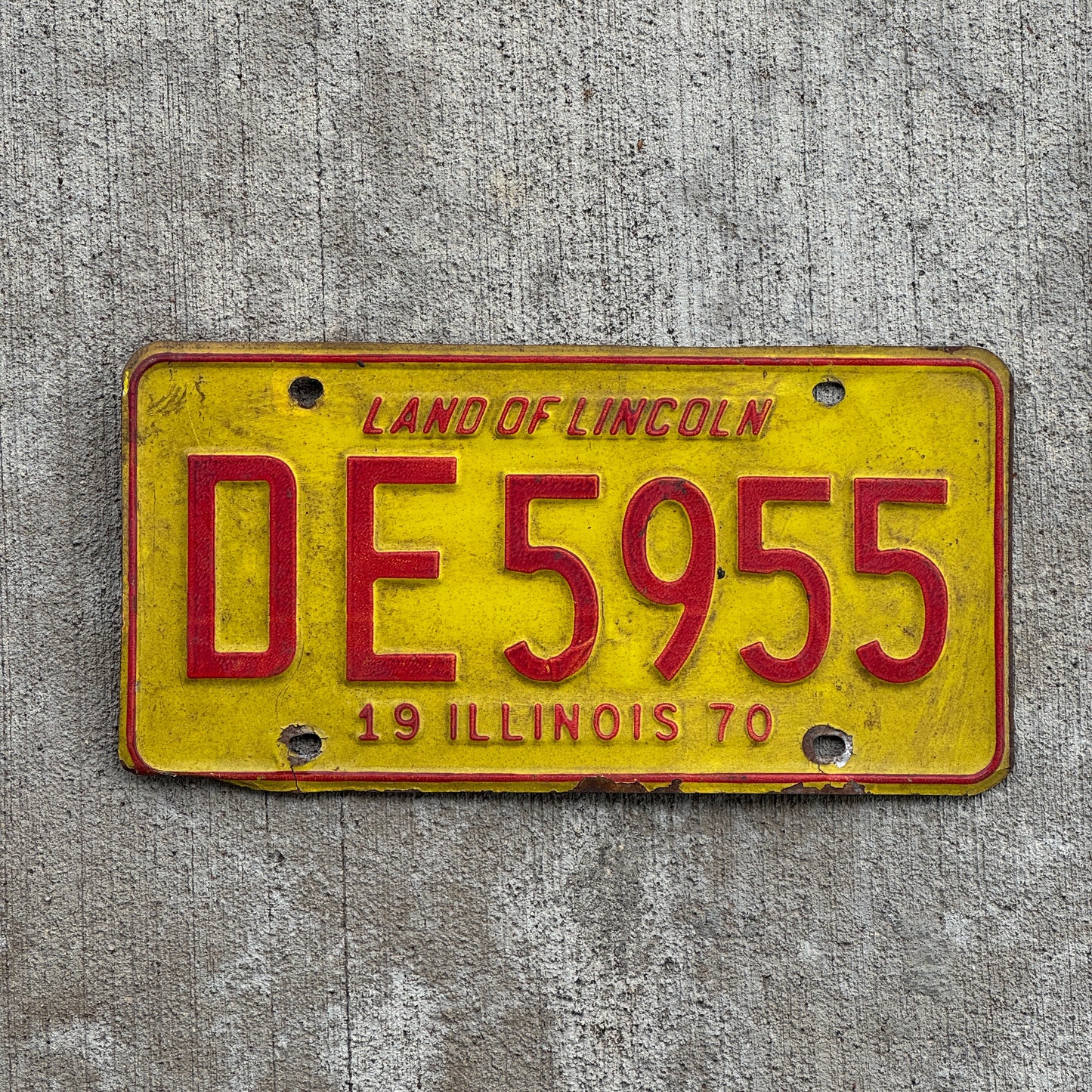 Photo of a 1970 Illinois License Plate Auto Tag Garage Decor Vintage DE 5955 with original patina