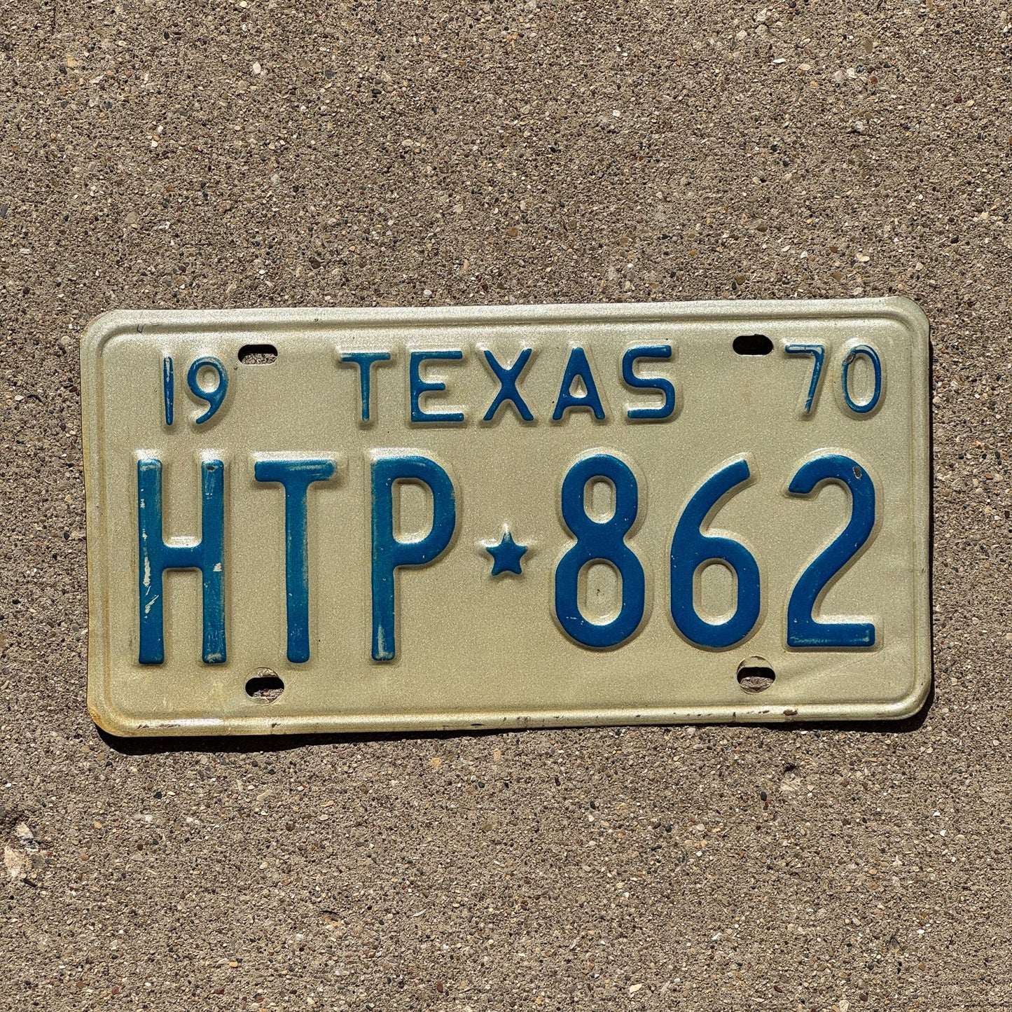 Photo of a 1970 Texas License Plate Auto Tag Garage Decor Vintage HTP 862