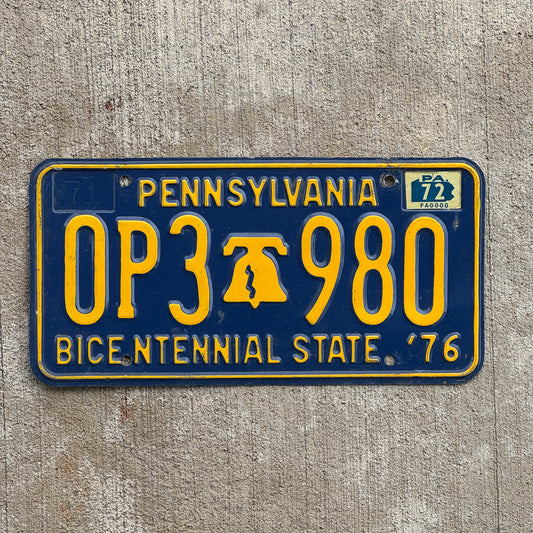Photo of a 1971 1972 Pennsylvania License Plate Auto Tag Garage Decor Vintage 0P3 980 with original patina