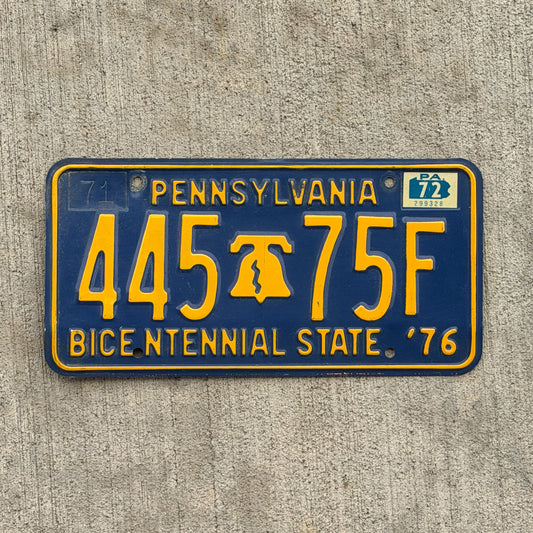 Photo of a 1971 1972 Pennsylvania License Plate Auto Tag Garage Decor Vintage Bicentennial Liberty Bell 445 75F with original patina