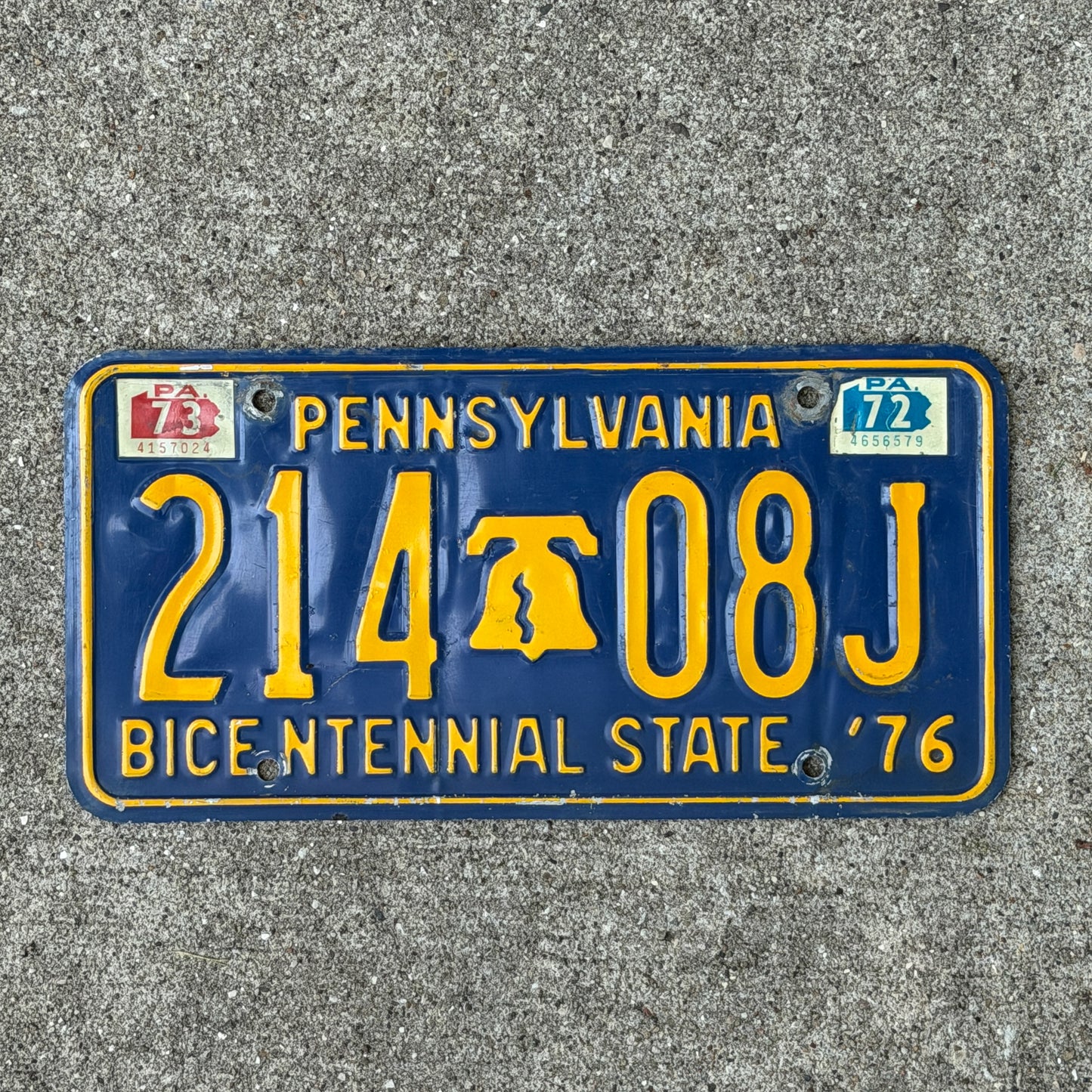 Photo of a 1971 1973 Pennsylvania License Plate Auto Tag Garage Decor Vintage Bicentennial Liberty Bell 214 08J with original patina