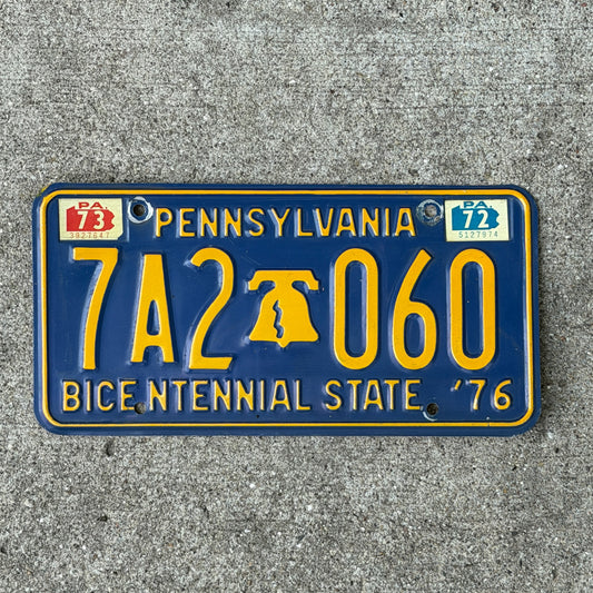 Photo of a 1971 1973 Pennsylvania License Plate Auto Tag Garage Decor Vintage Bicentennial Liberty Bell 7A2 060 with original patina