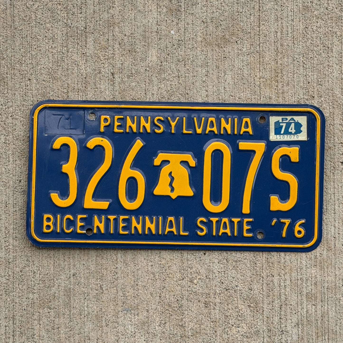 Photo of a 1971 1974 Pennsylvania License Plate Auto Tag Garage Decor Vintage Bicentennial Liberty Bell 326 07S with original patina