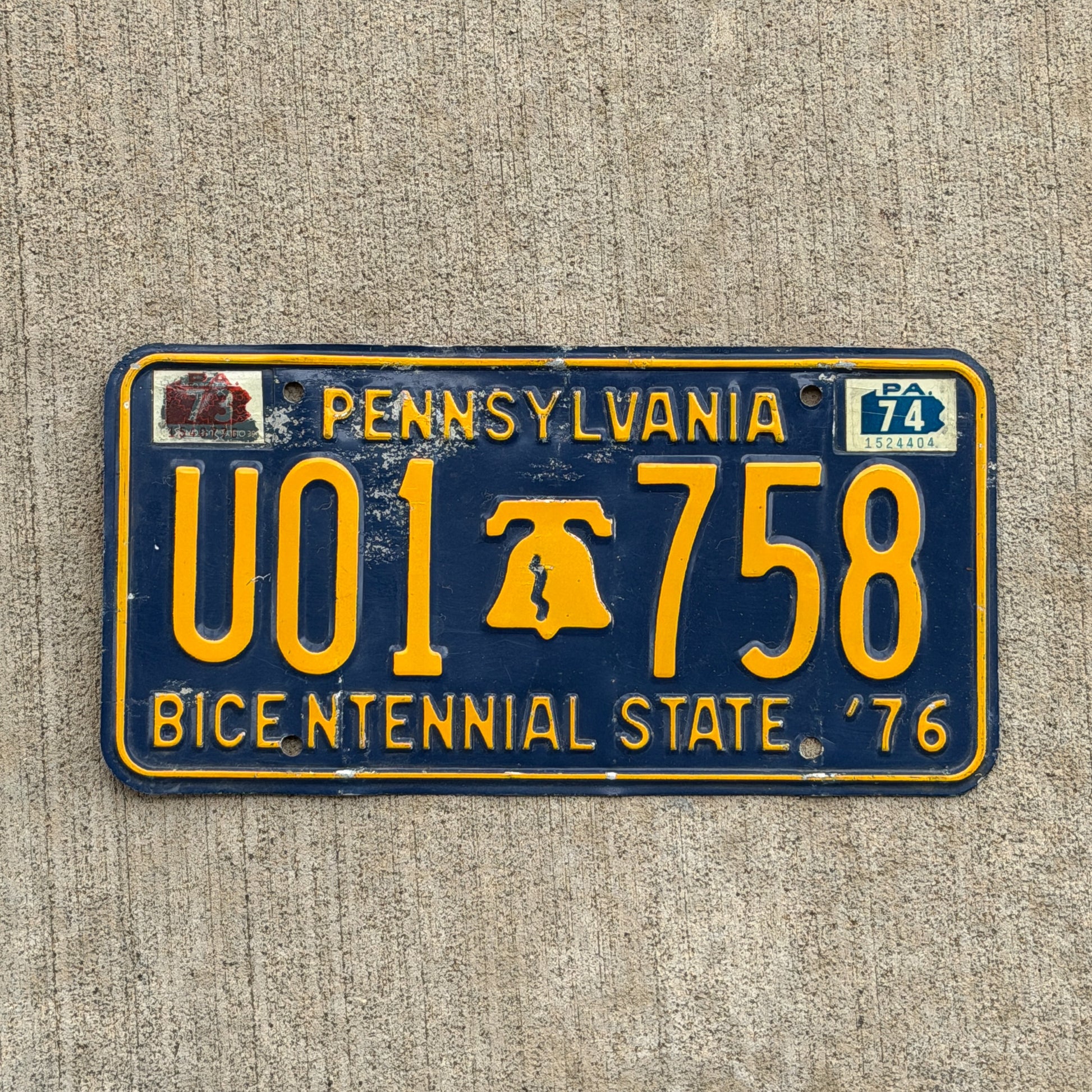 Photo of a 1971 1974 Pennsylvania License Plate Auto Tag Garage Decor Vintage Bicentennial Liberty Bell U01 758 with original patina