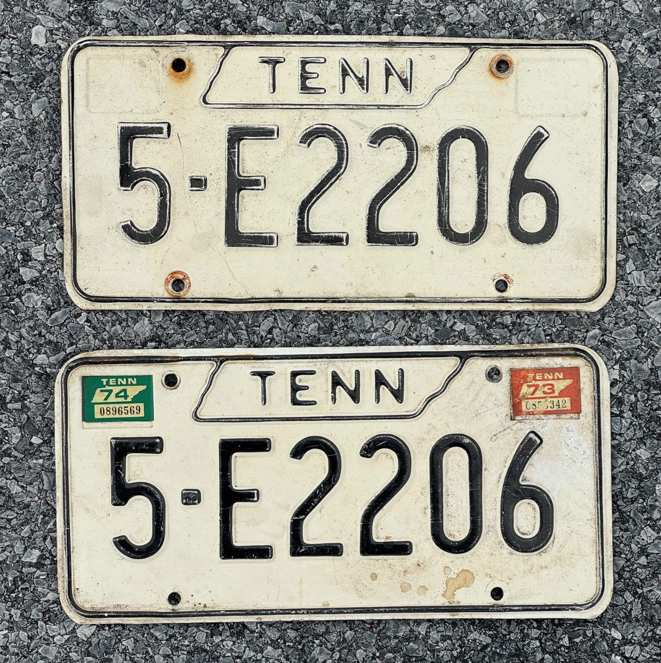 Photo of a 1971 1974 Tennessee License Plate Pair 5 E2206 with original patina