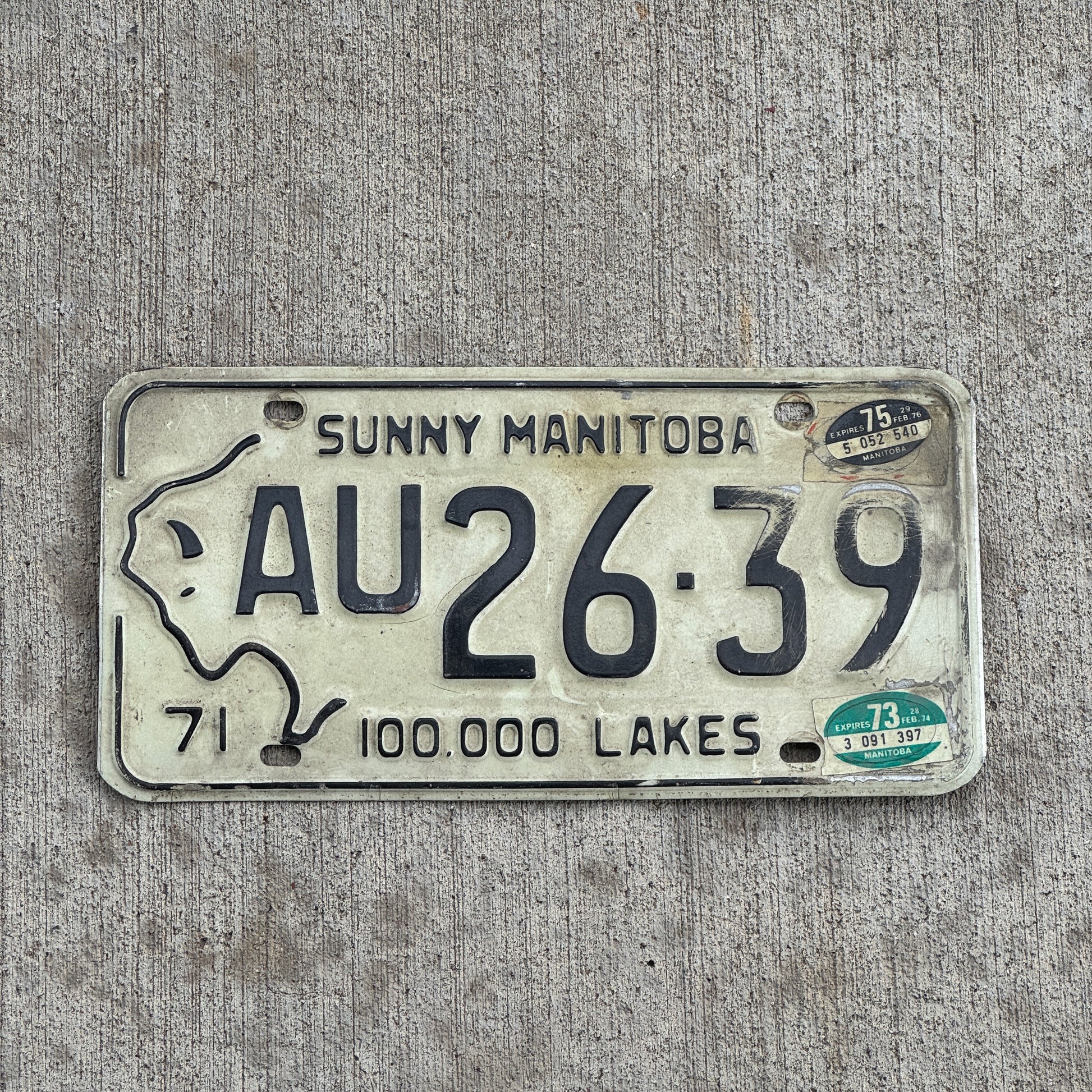 Photo of a 1971 1975 Manitoba License Plate Auto Tag Garage Decor Vintage Buffalo Bison AU 26 39 with original patina