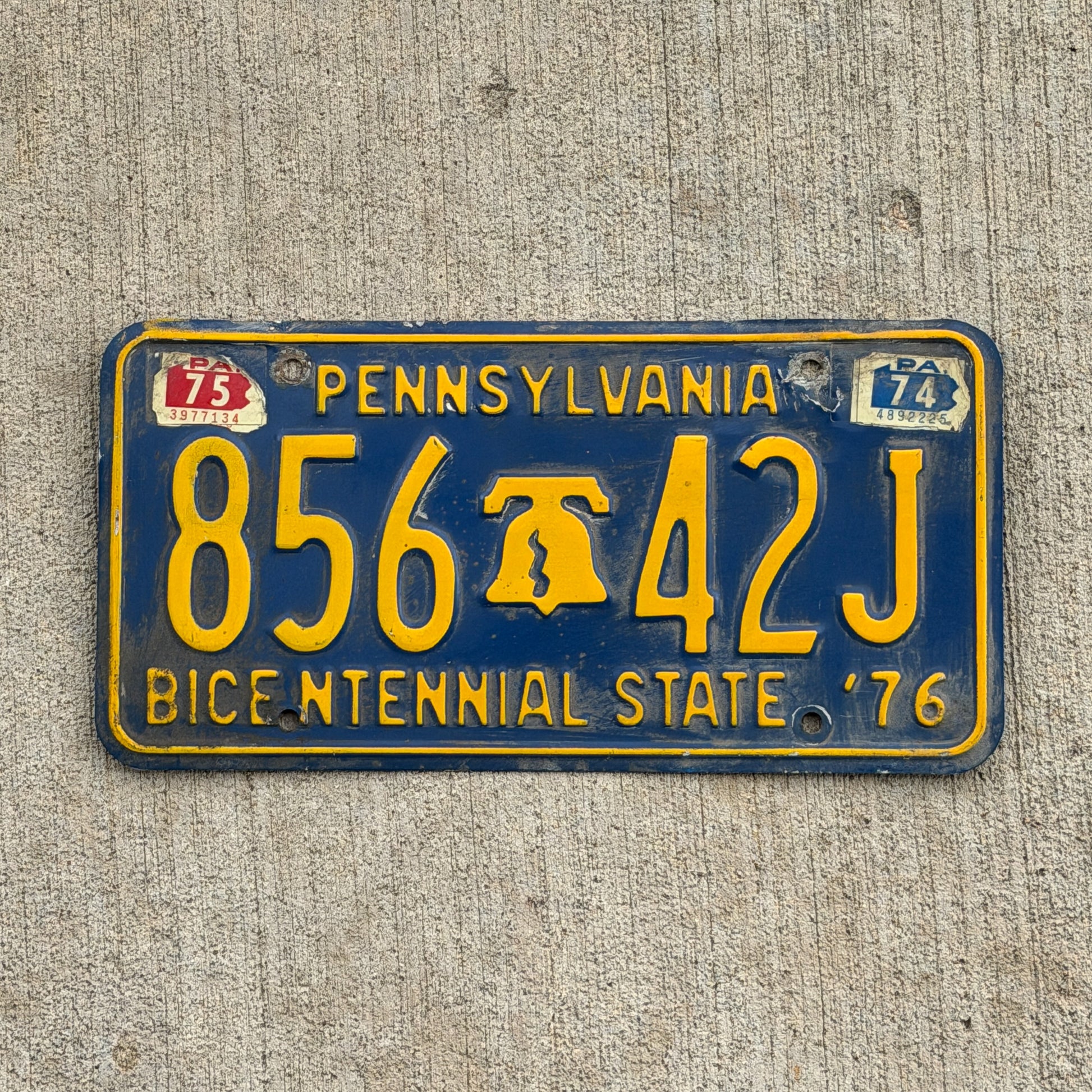 Photo of a 1971 1975 Pennsylvania License Plate Auto Tag Garage Decor Vintage Bicentennial 856 42 J with original patina