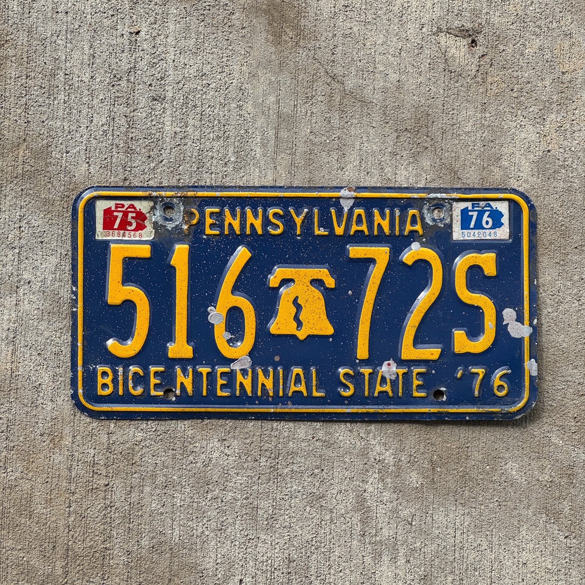 Photo of a 1971 1976 Pennsylvania License Plate Auto Tag Garage Decor Vintage Bicentennial Liberty Bell 516 72S with original patina