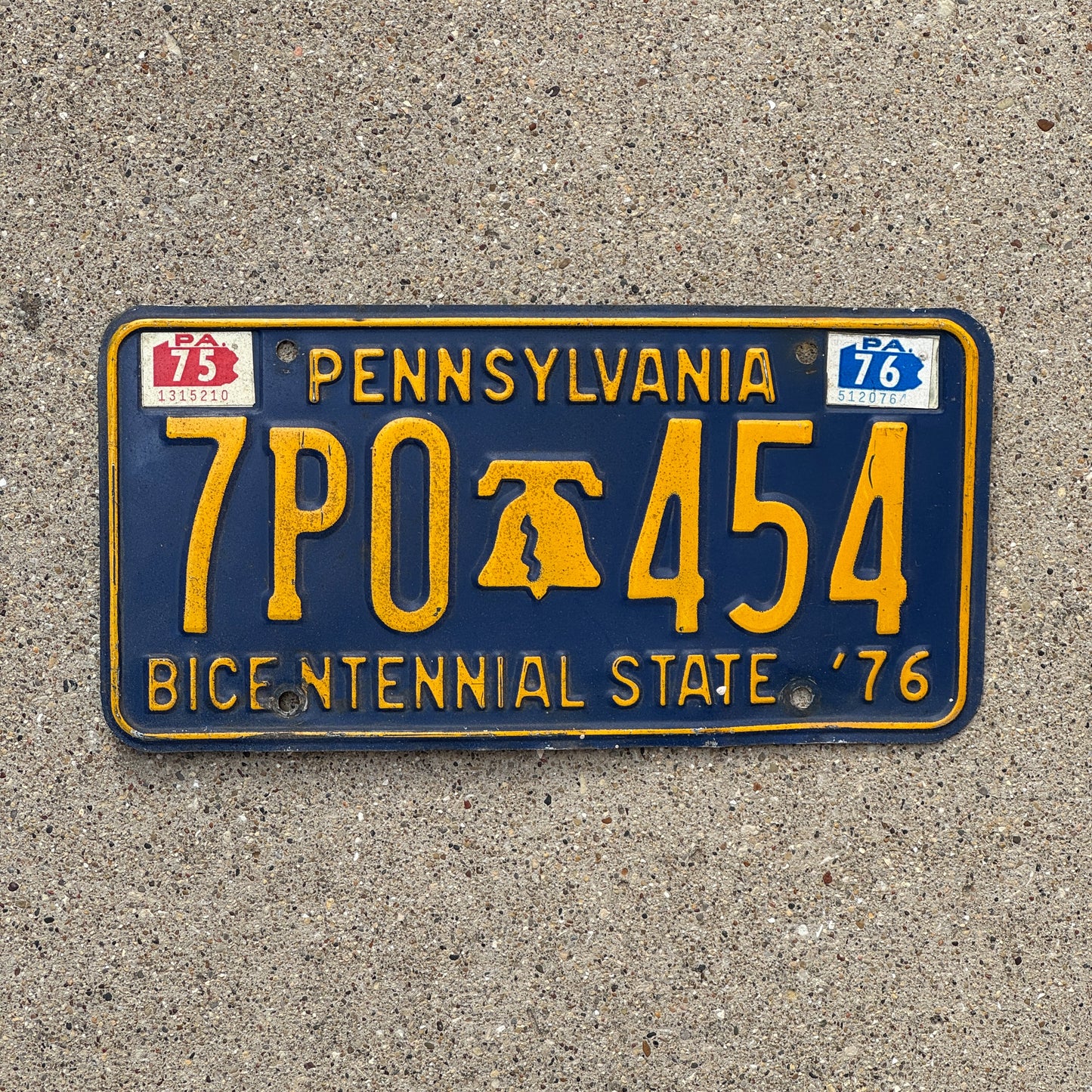 Photo of a 1971 1976 Pennsylvania License Plate Auto Tag Garage Decor Vintage Bicentennial Liberty Bell 7P0 454 with original patina