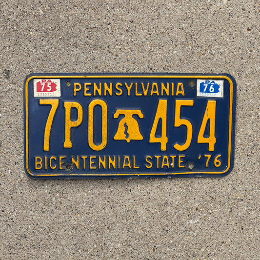 Photo of a 1971 1976 Pennsylvania License Plate Auto Tag Garage Decor Vintage Bicentennial Liberty Bell 7P0 454 with original patina