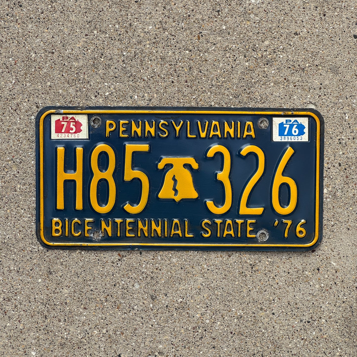 Photo of a 1971 1976 Pennsylvania License Plate Auto Tag Garage Decor Vintage Bicentennial Liberty Bell H85 326 with original patina