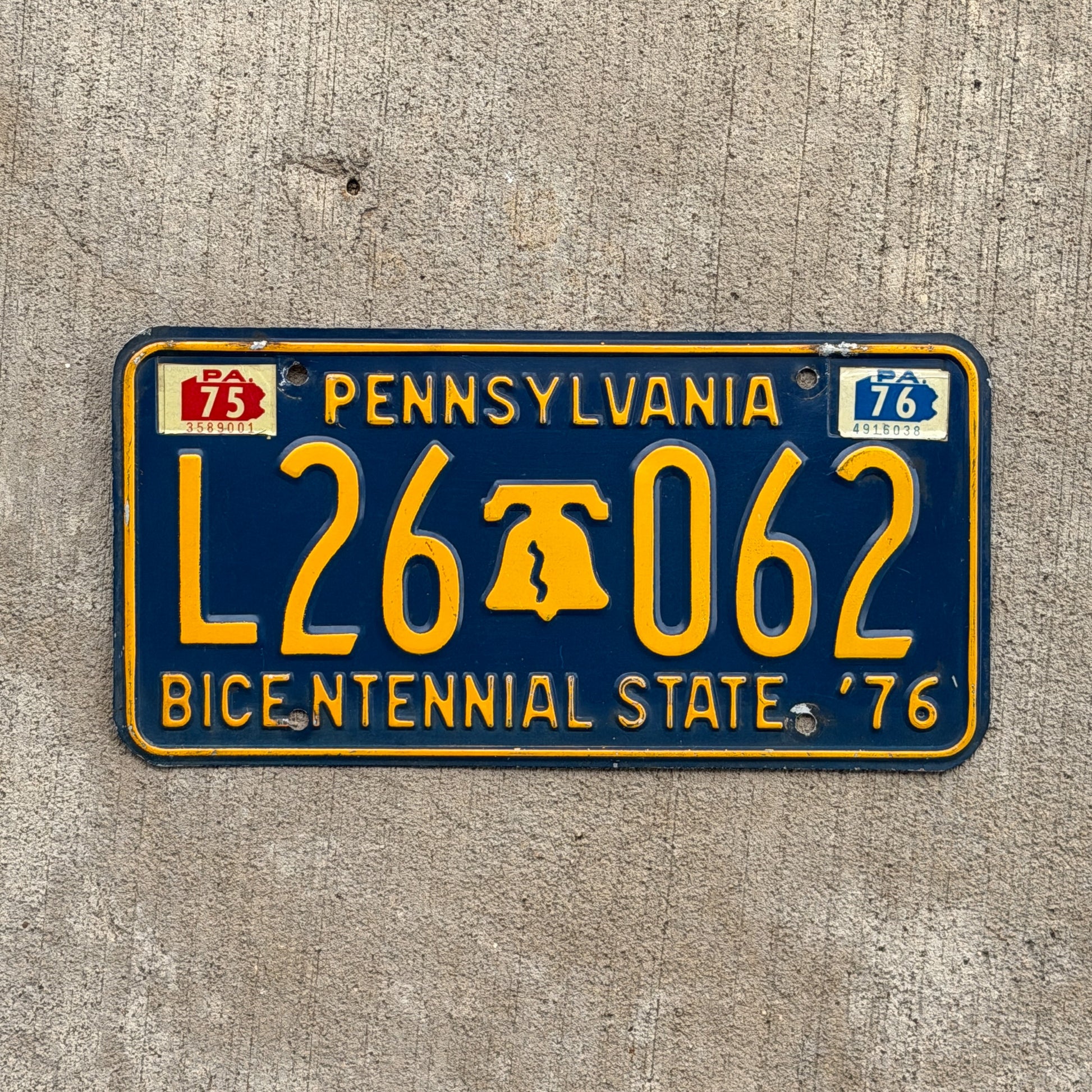 Photo of a 1971 1976 Pennsylvania License Plate Auto Tag Garage Decor Vintage Bicentennial Liberty Bell L26 062 with original patina