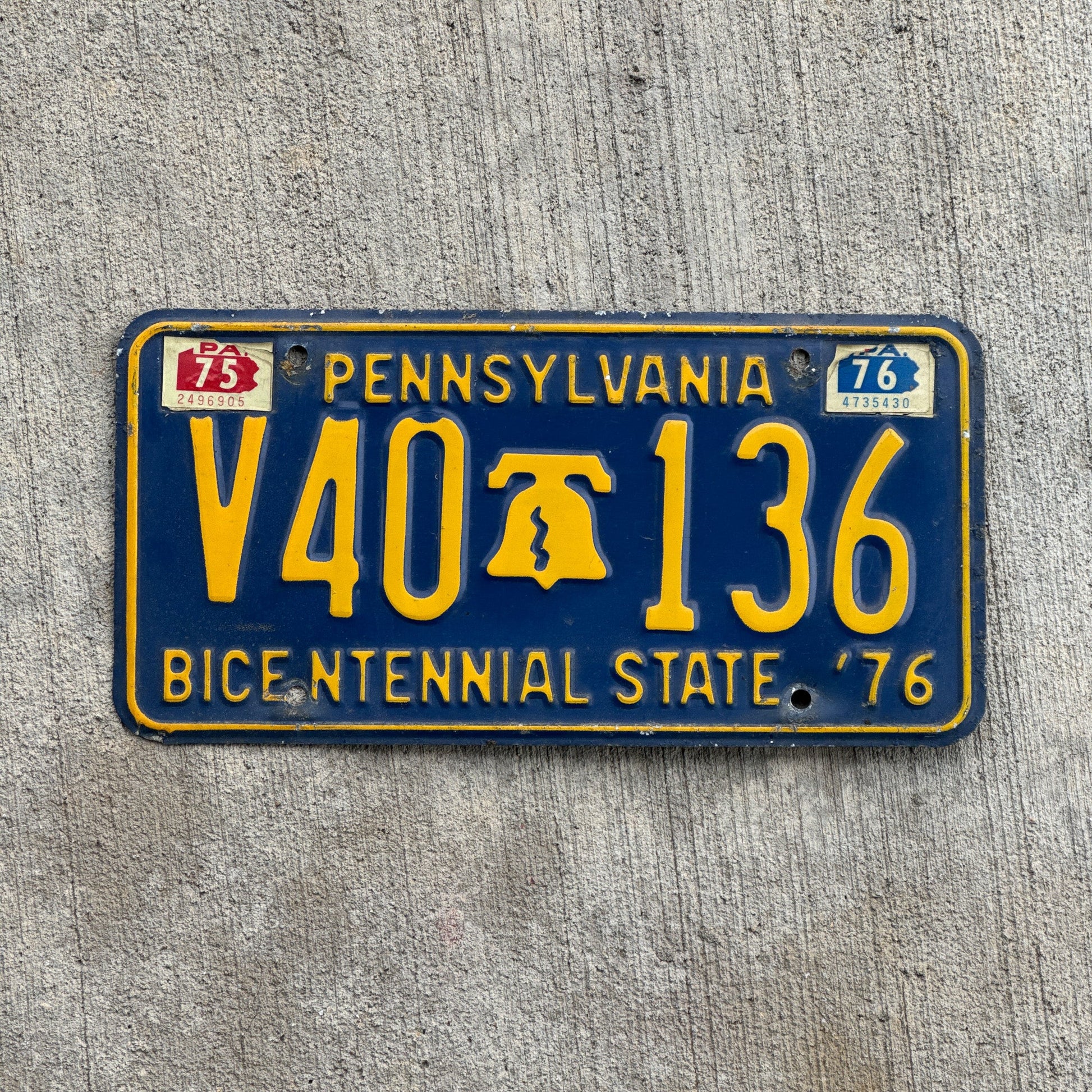 Photo of a 1971 1976 Pennsylvania License Plate Auto Tag Garage Decor Vintage Bicentennial V40 136 with original patina