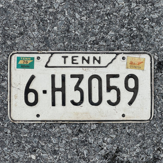 Photo of a 1971 1976 Tennessee License Plate Tag 6 H3059 with original patina