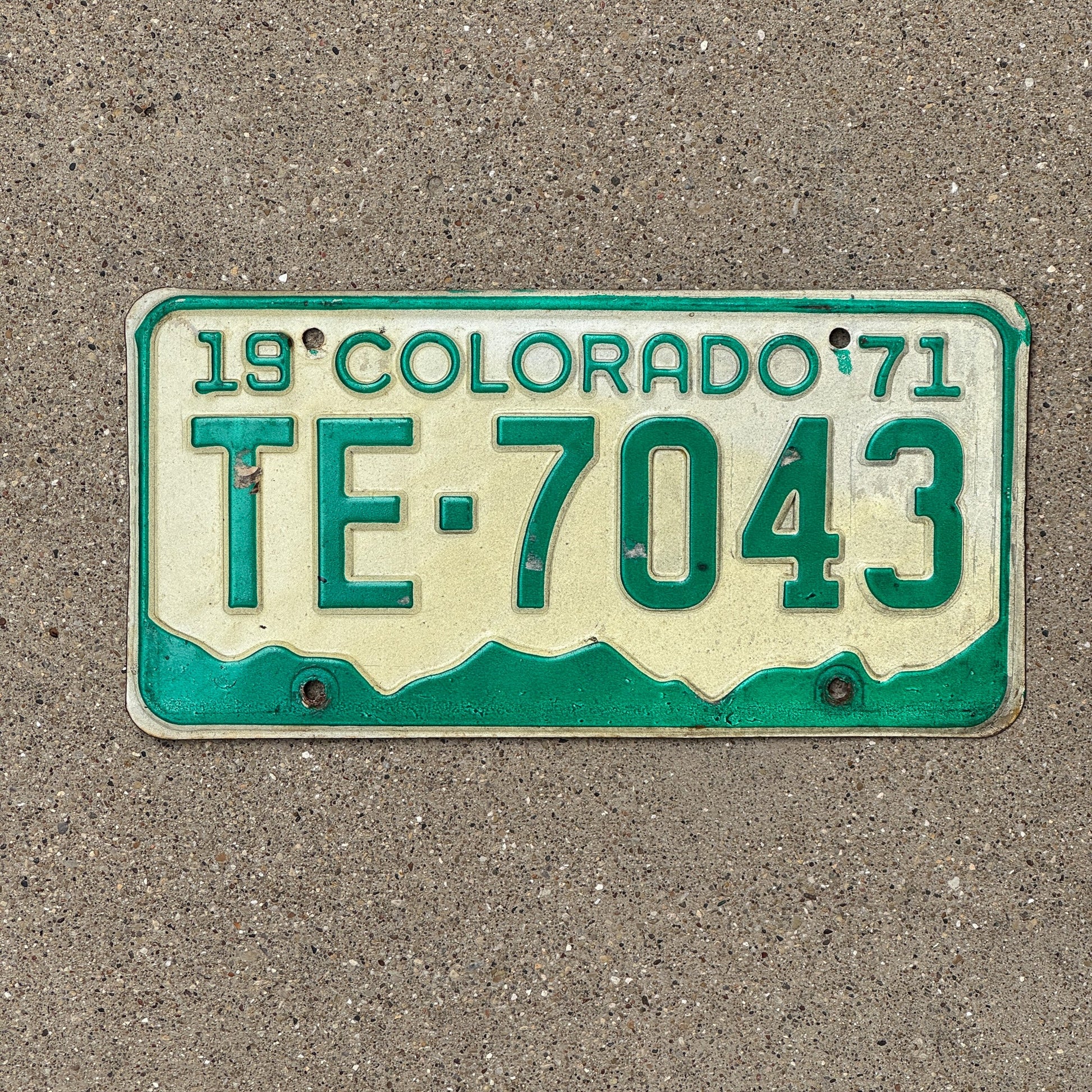 Photo of a 1971 Colorado License Plate Auto Tag Garage Decor Vintage TE 7043
