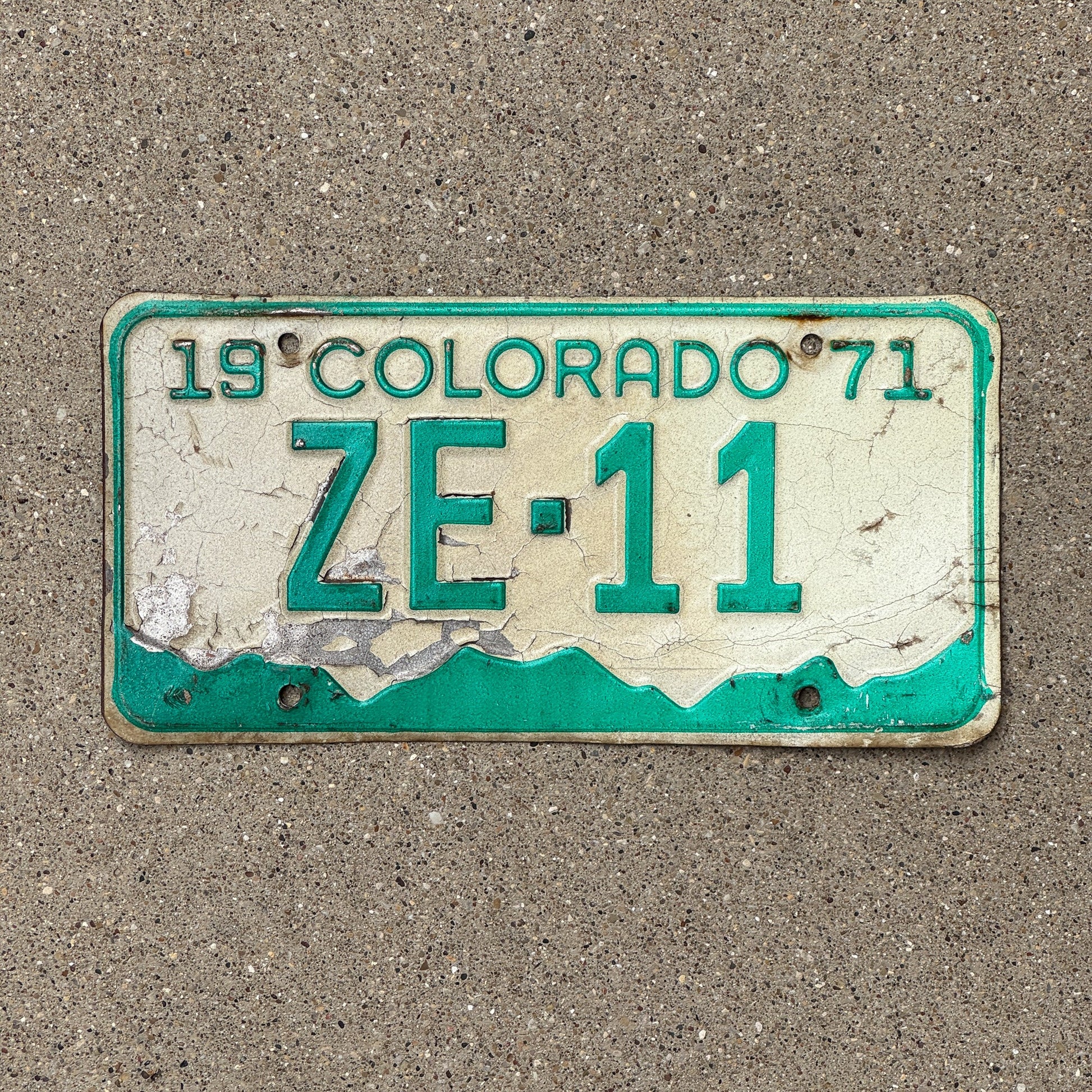 Photo of a 1971 Colorado License Plate Auto Tag Garage Decor Vintage ZE 11