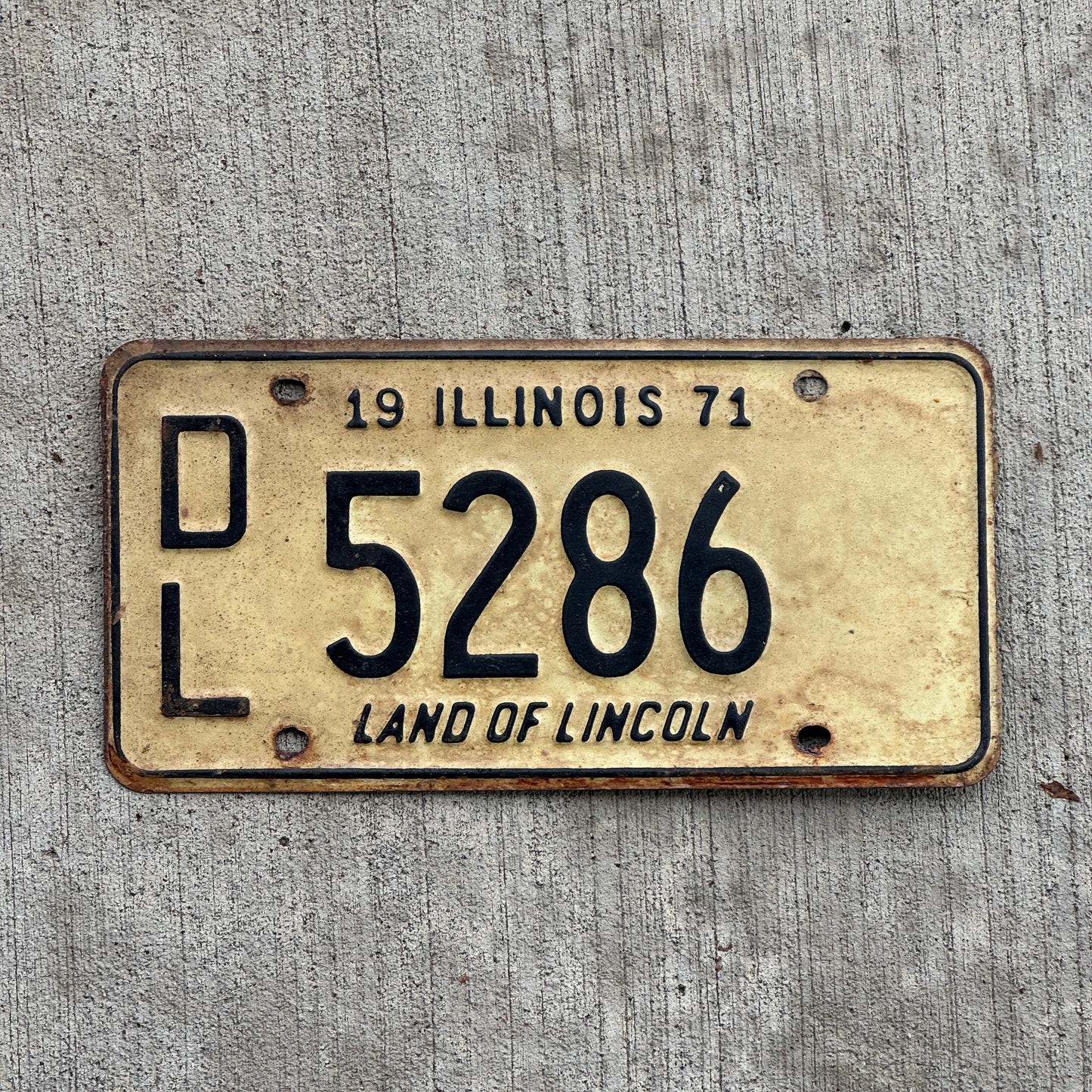 Photo of a 1971 Illinois Dealer License Plate Auto Tag 2 Vintage Garage 5286 with original patina