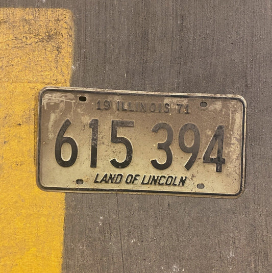 Photo of a 1971 Illinois License Plate Auto Tag 1 Garage Decor 615 394