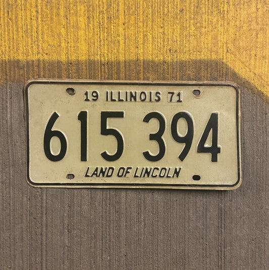 Photo of a 1971 Illinois License Plate Auto Tag 2 Garage Decor 615 394