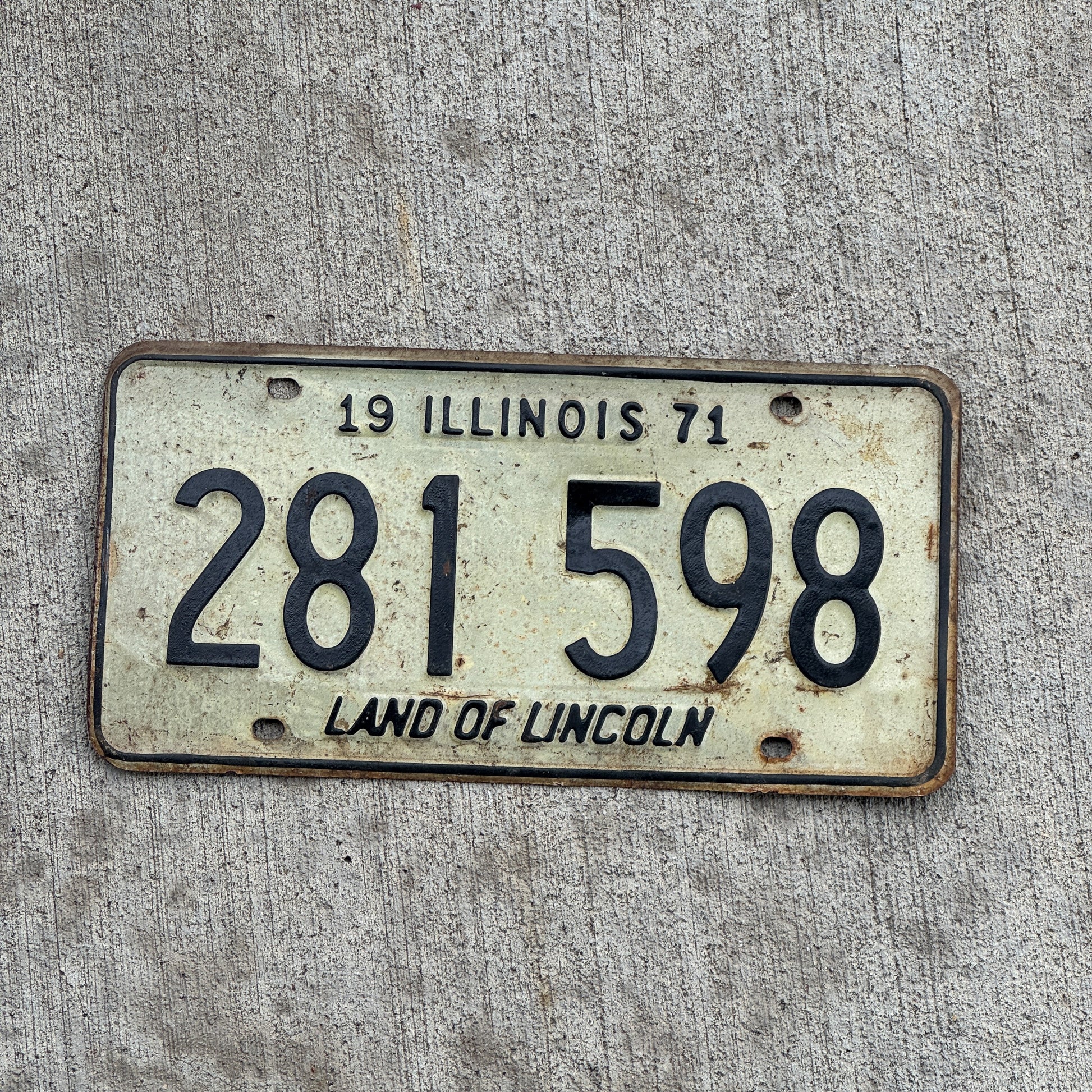 Photo of a 1971 Illinois License Plate Auto Tag Garage Decor Vintage 281 598 with original patina