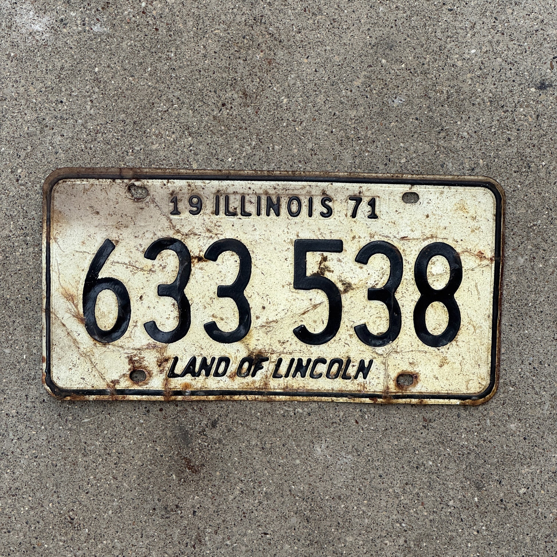 Photo of a 1971 Illinois License Plate Auto Tag Garage Decor Vintage 633 538 with original patina