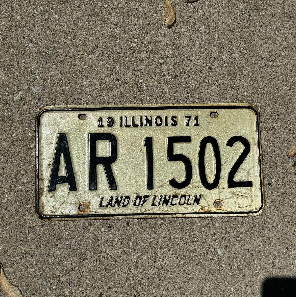 Photo of a 1971 Illinois License Plate Auto Tag Garage Decor Vintage AR 1502