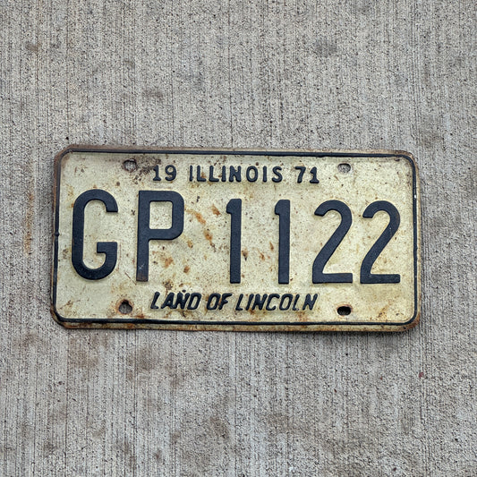 Photo of a 1971 Illinois License Plate Auto Tag Garage Decor Vintage GP 1122 with original patina
