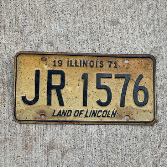 Photo of a 1971 Illinois License Plate Auto Tag Garage Decor Vintage JR 1576 with original patina