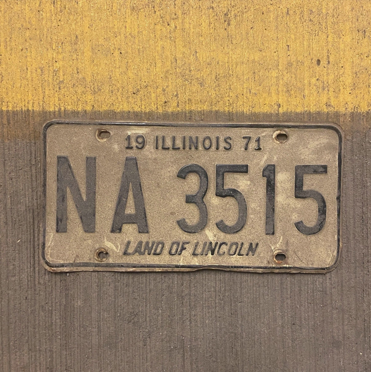 Photo of a 1971 Illinois License Plate Auto Tag Garage Decor Vintage NA 3515