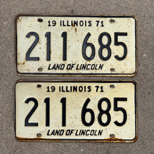 Photo of a 1971 Illinois License Plate Pair Auto Tag Garage Decor Vintage 211 685 with original patina