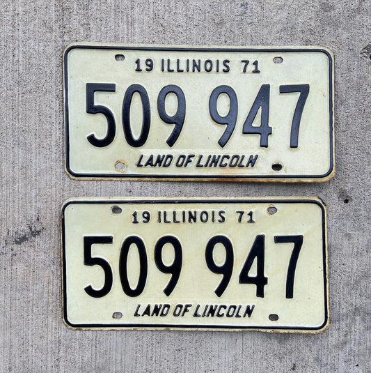 Photo of a 1971 Illinois License Plate Pair Auto Tag Garage Decor Vintage 509947 with original patina