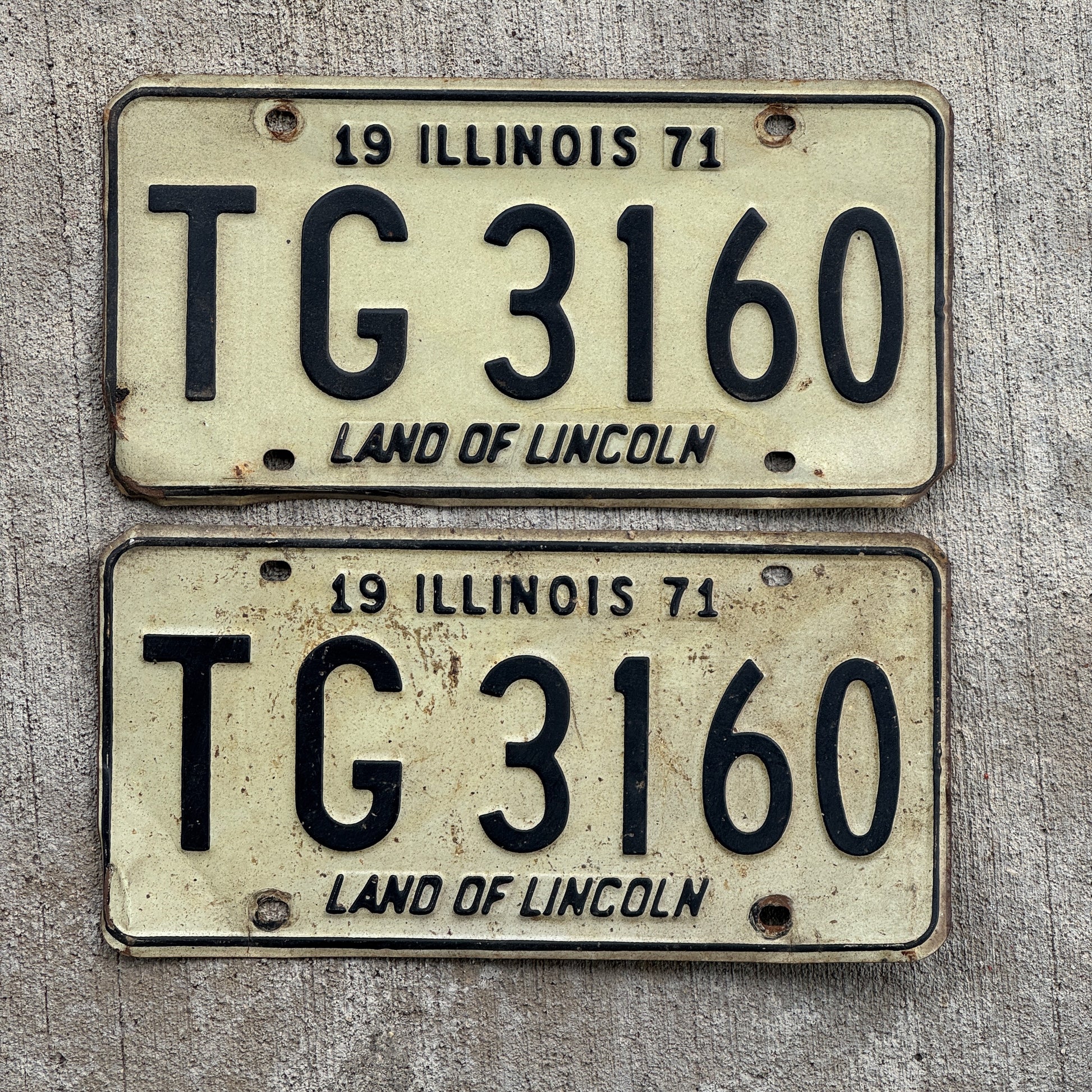 Photo of a 1971 Illinois License Plate Pair Auto Tag Garage Decor Vintage TG 3160 with original patina