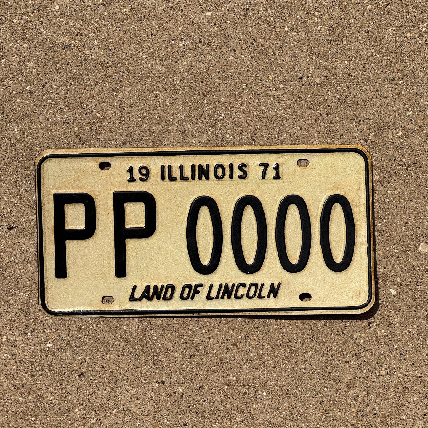 Photo of a 1971 Illinois Sample License Plate Auto Tag Garage Decor Vintage PP 0000