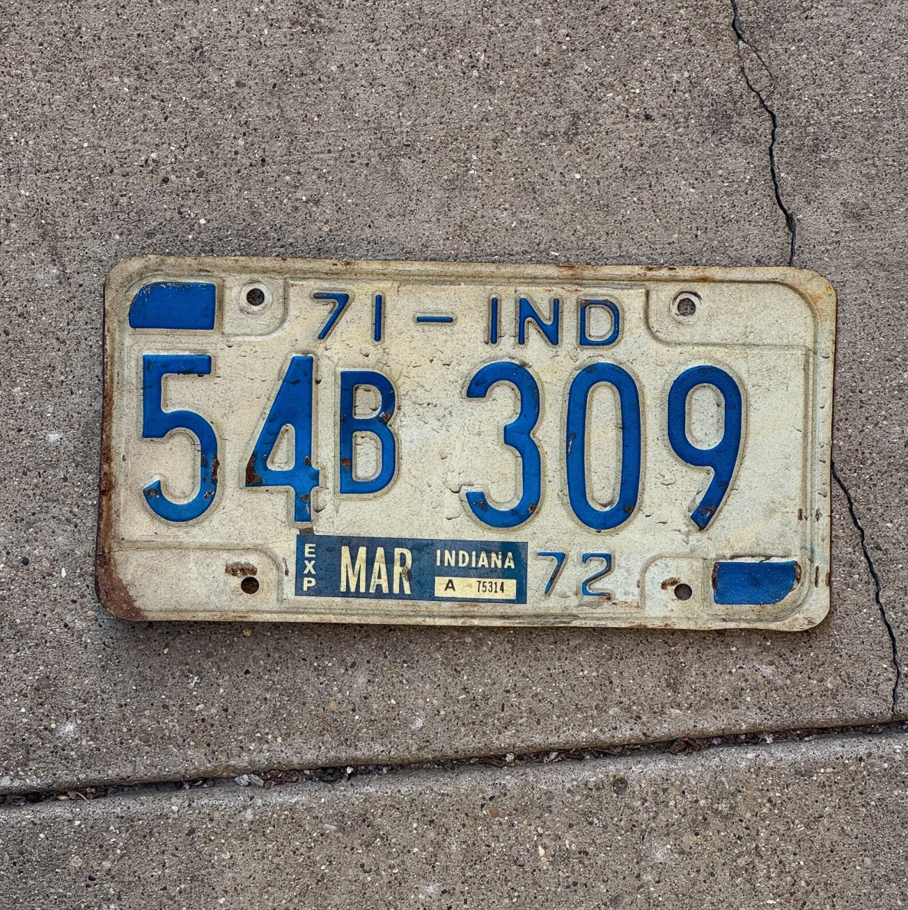 Photo of a 1971 Indiana License Plate Auto Tag Garage Decor 54 B 309