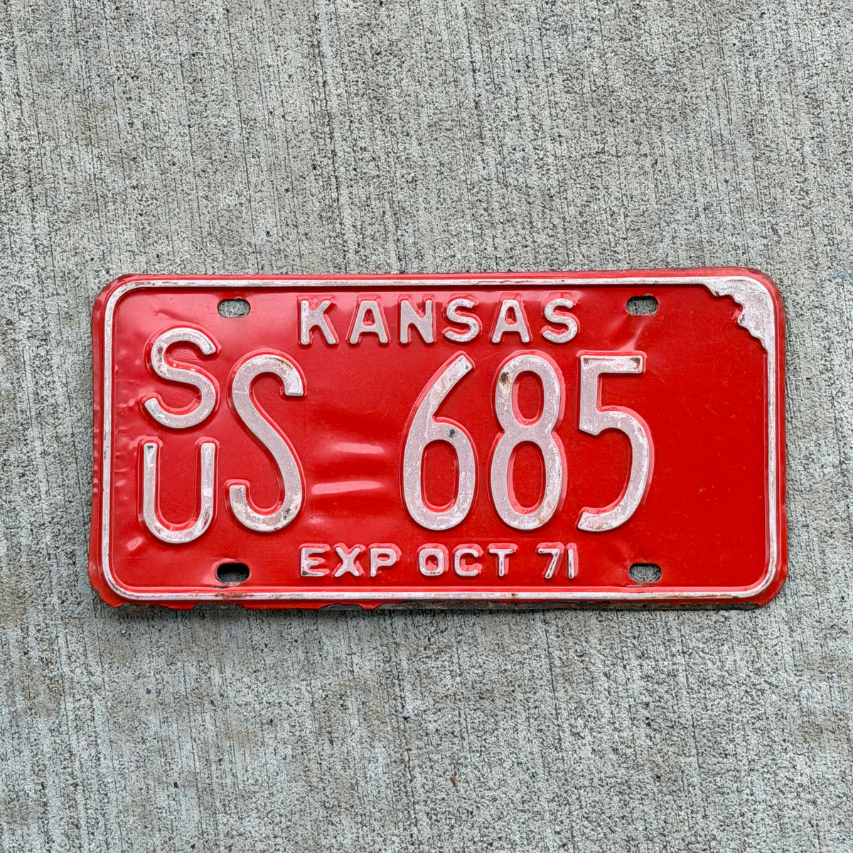 Photo of a 1971 Kansas License Plate Auto Tag Garage Decor Vintage SU S 685 with original patina
