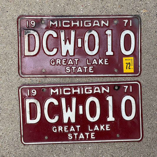 Photo of a 1971 Michigan License Plate Pair Auto Tag Garage Decor Vintage DCW 010