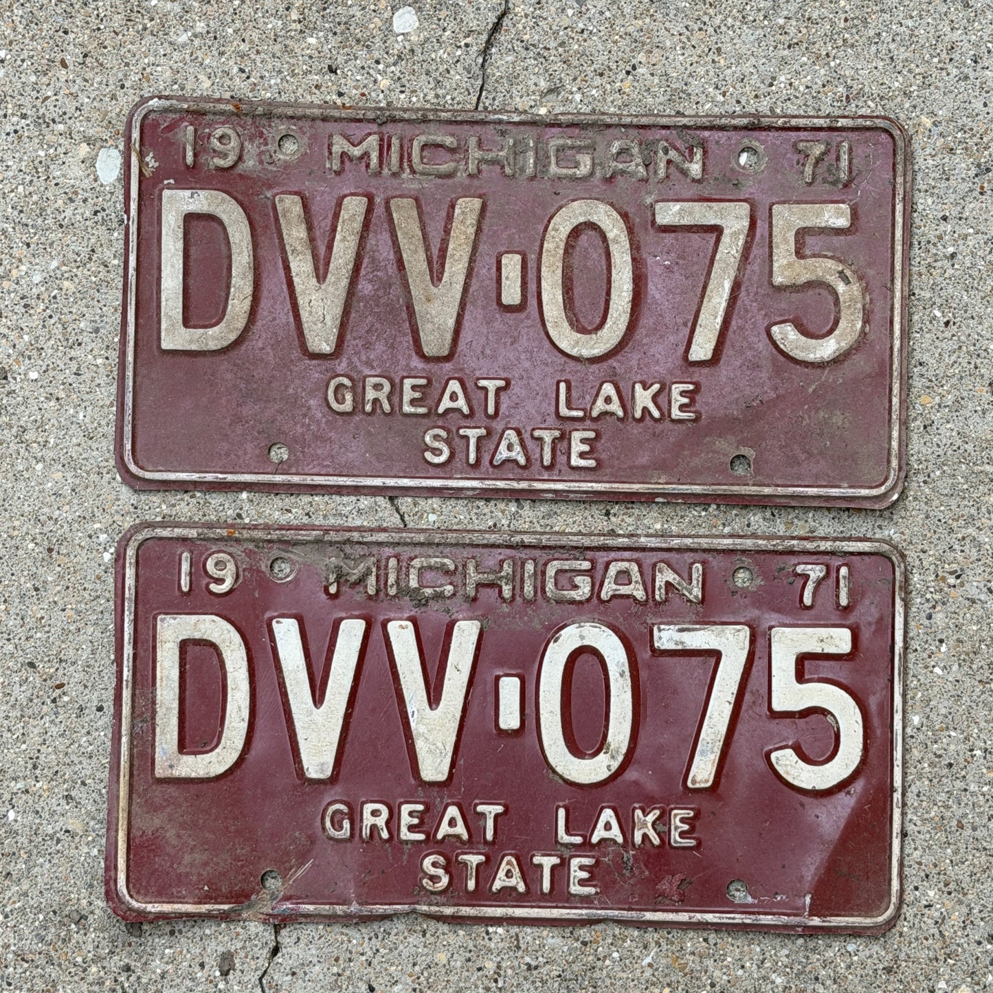 Photo of a 1971 Michigan License Plate Pair Auto Tag Garage Decor Vintage DVV 075 with original patina