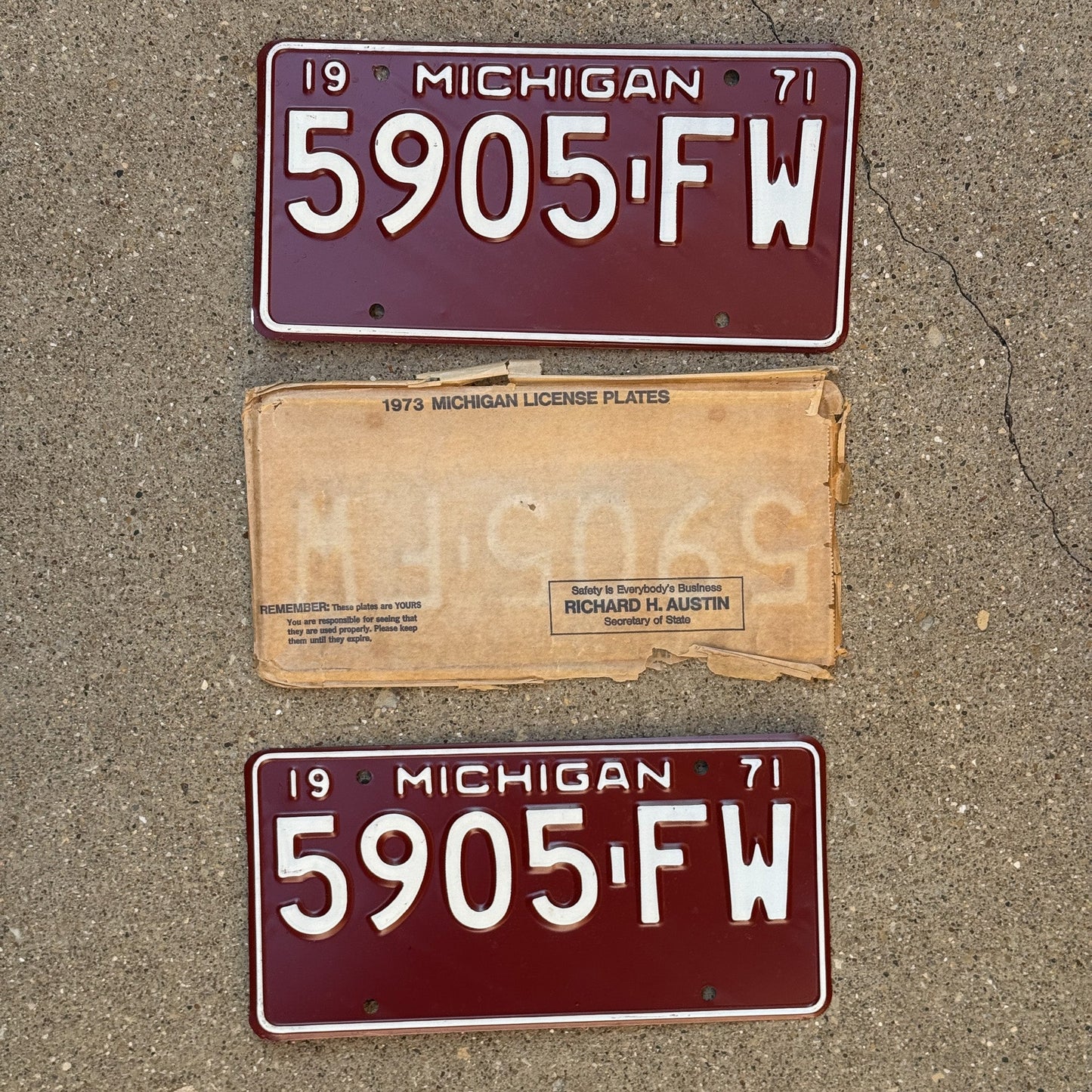 Photo of a 1971 Michigan Truck License Plate Pair Auto Tag Garage Decor Vintage NOS with envelope (non-matching) 5905 FW