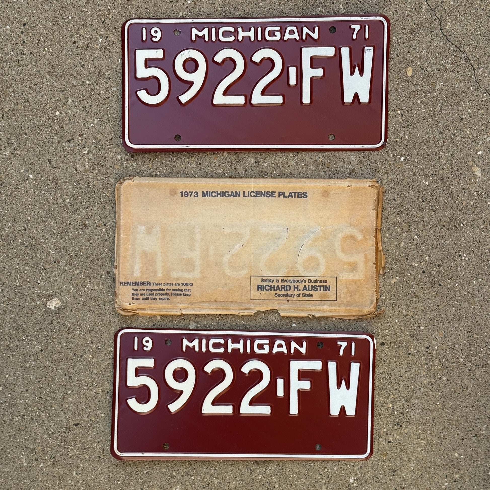 Photo of a 1971 Michigan Truck License Plate Pair Auto Tag Garage Decor Vintage NOS with envelope (non-matching) 5922 FW