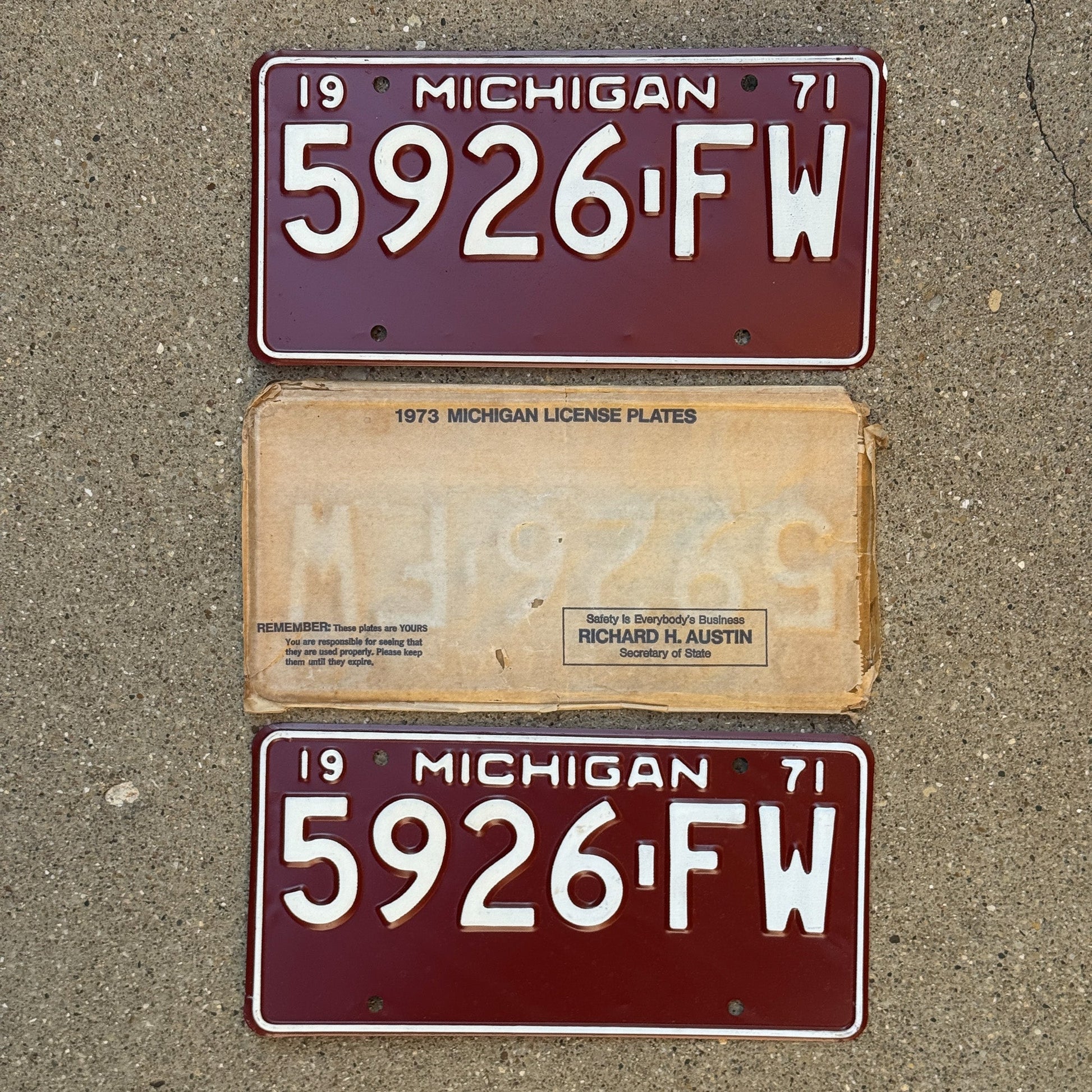Photo of a 1971 Michigan Truck License Plate Pair Auto Tag Garage Decor Vintage NOS with envelope (non-matching) 5926 FW