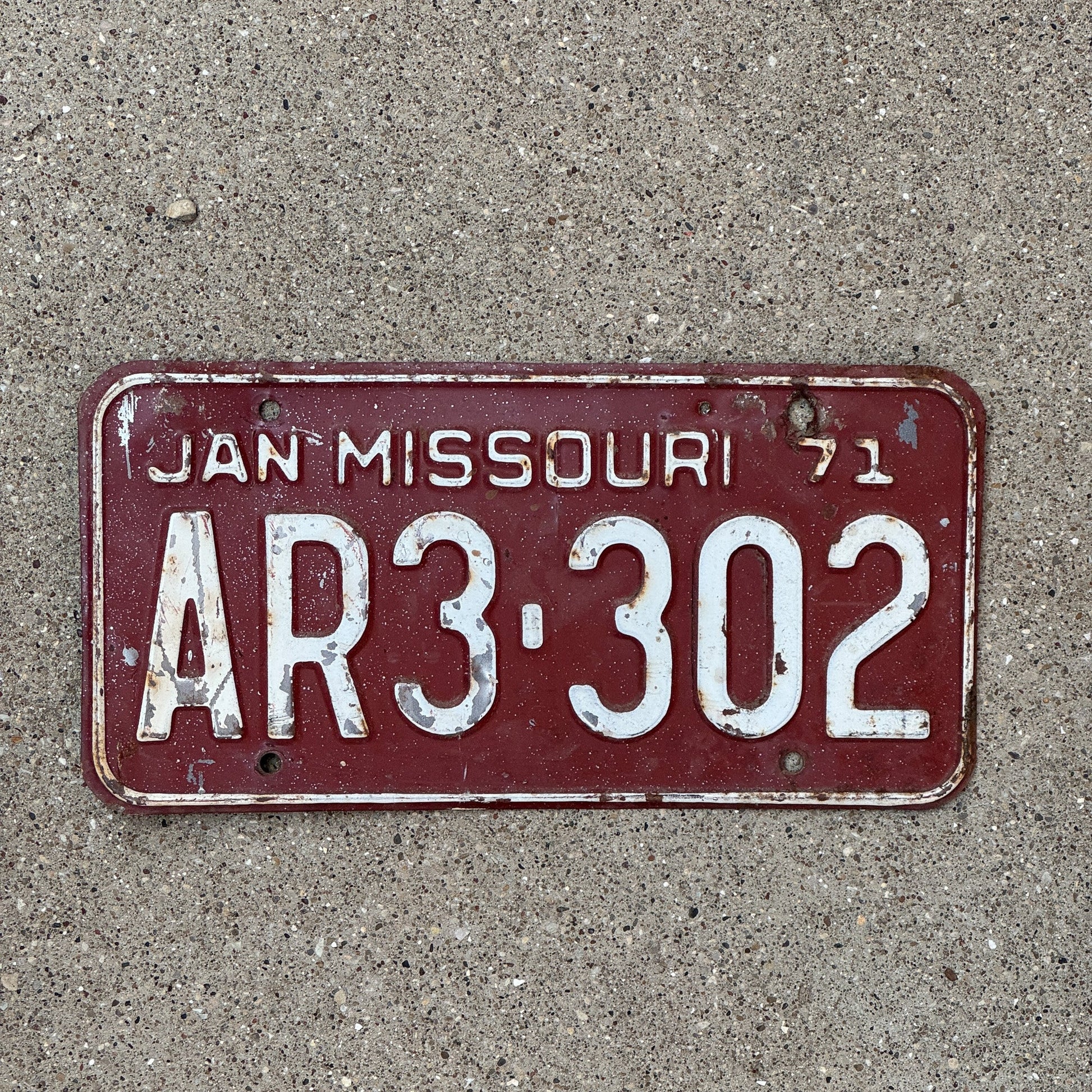 Photo of a 1971 Missouri License Plate Auto Tag Garage Decor Vintage AR 3302