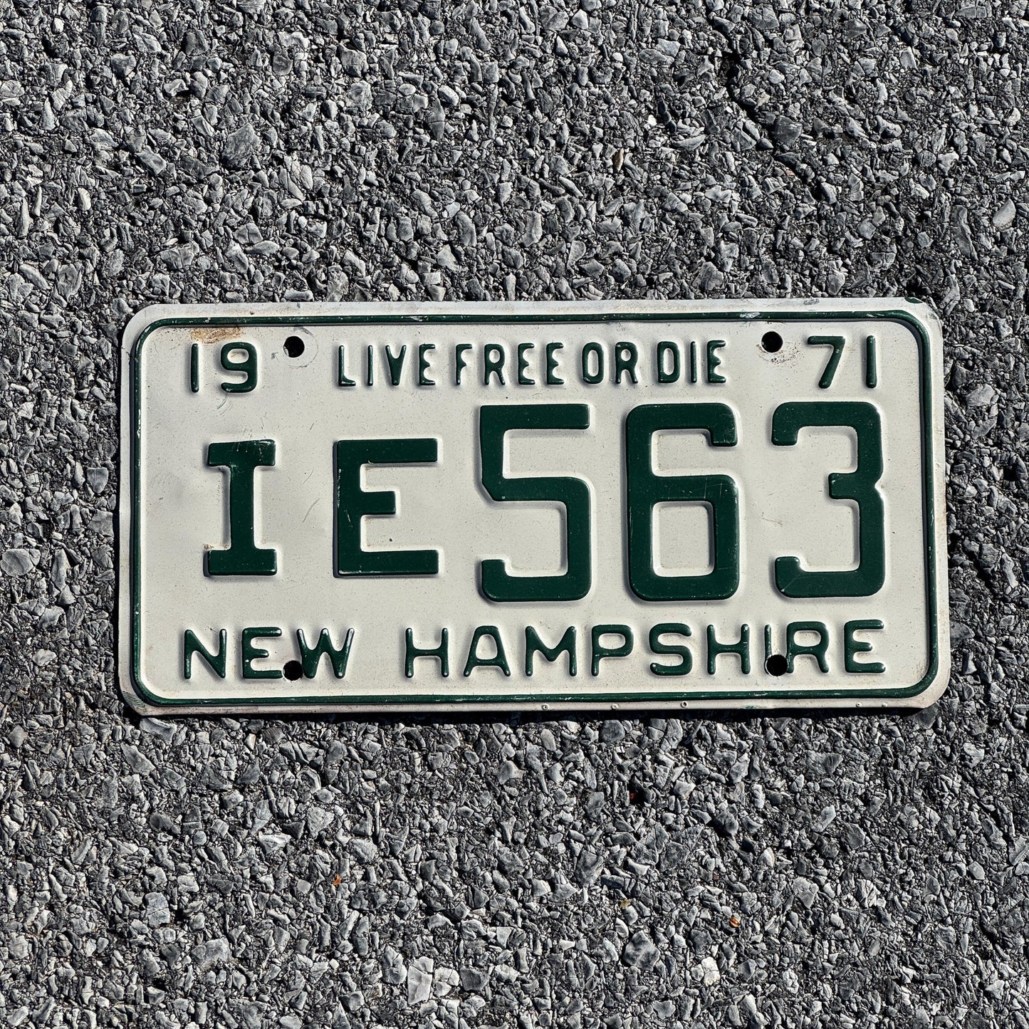 Photo of a 1971 New Hampshire License Plate Auto Tag Garage Decor Vintage IE 563