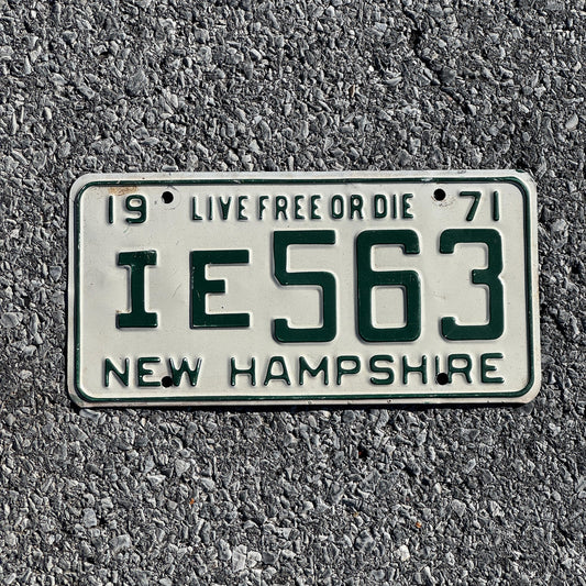 Photo of a 1971 New Hampshire License Plate Auto Tag Garage Decor Vintage IE 563