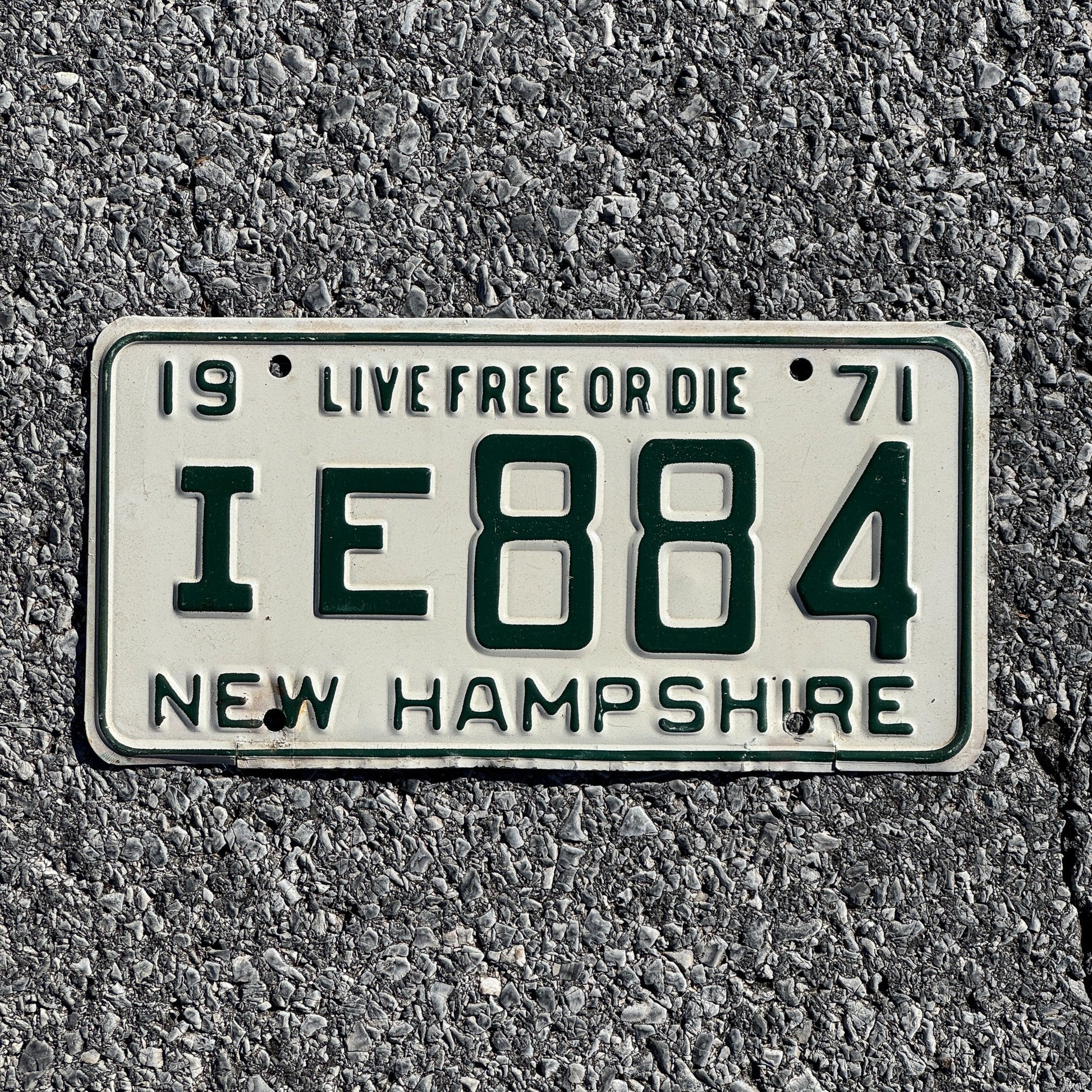 Photo of a 1971 New Hampshire License Plate Auto Tag Garage Decor Vintage IE 884