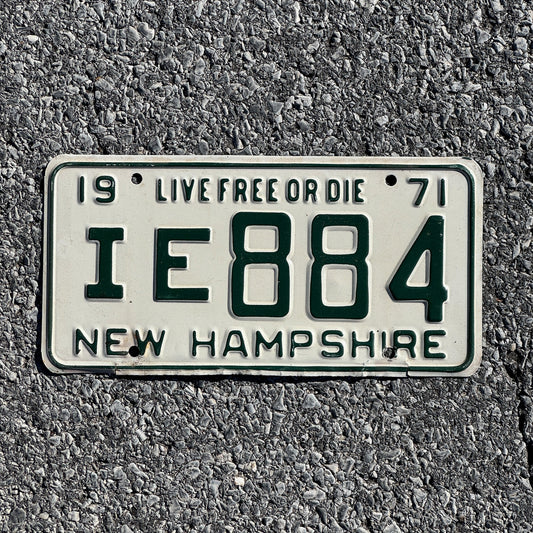 Photo of a 1971 New Hampshire License Plate Auto Tag Garage Decor Vintage IE 884