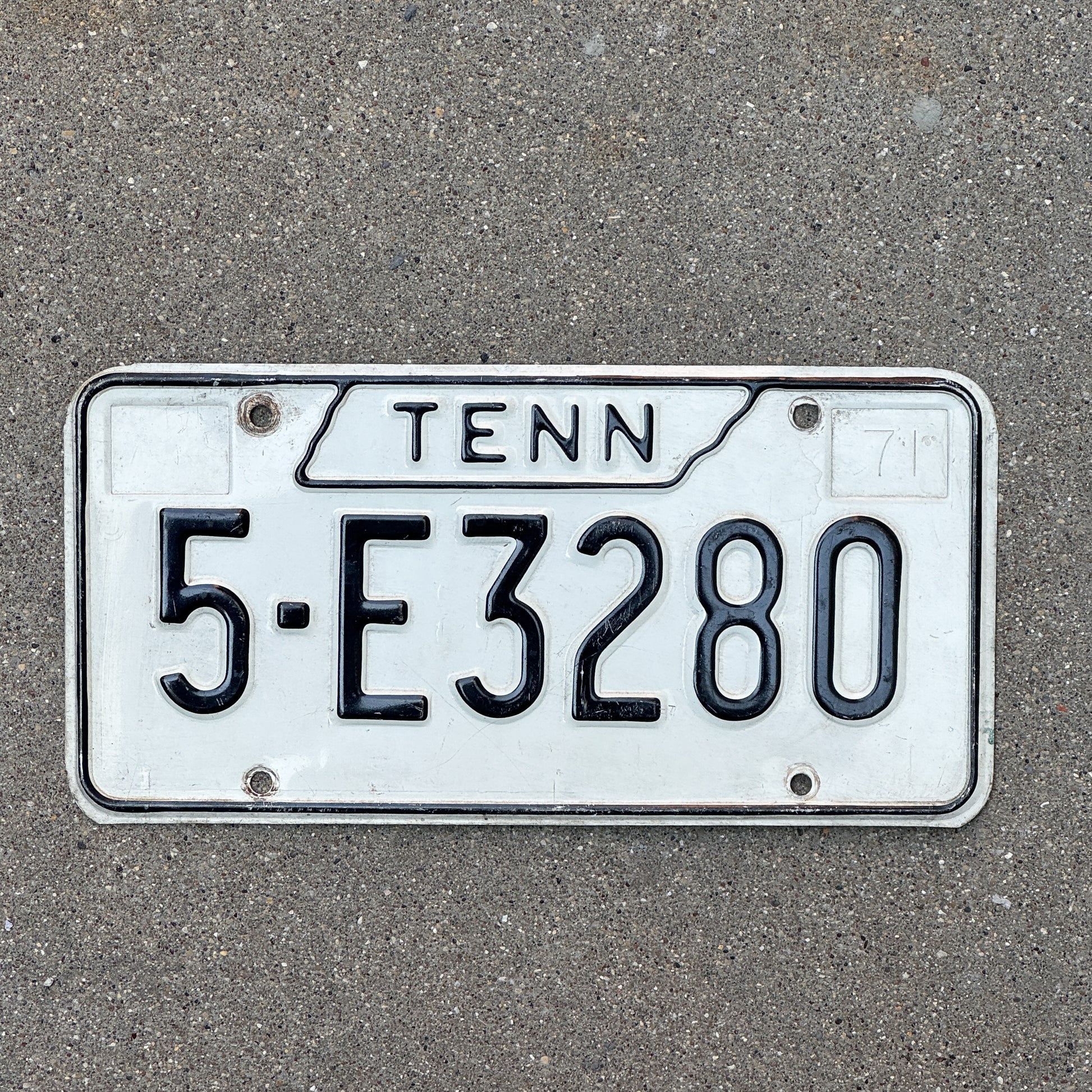 Photo of a 1971 Tennessee License Plate Auto Tag Garage Decor Vintage 5 E3280 with original patina