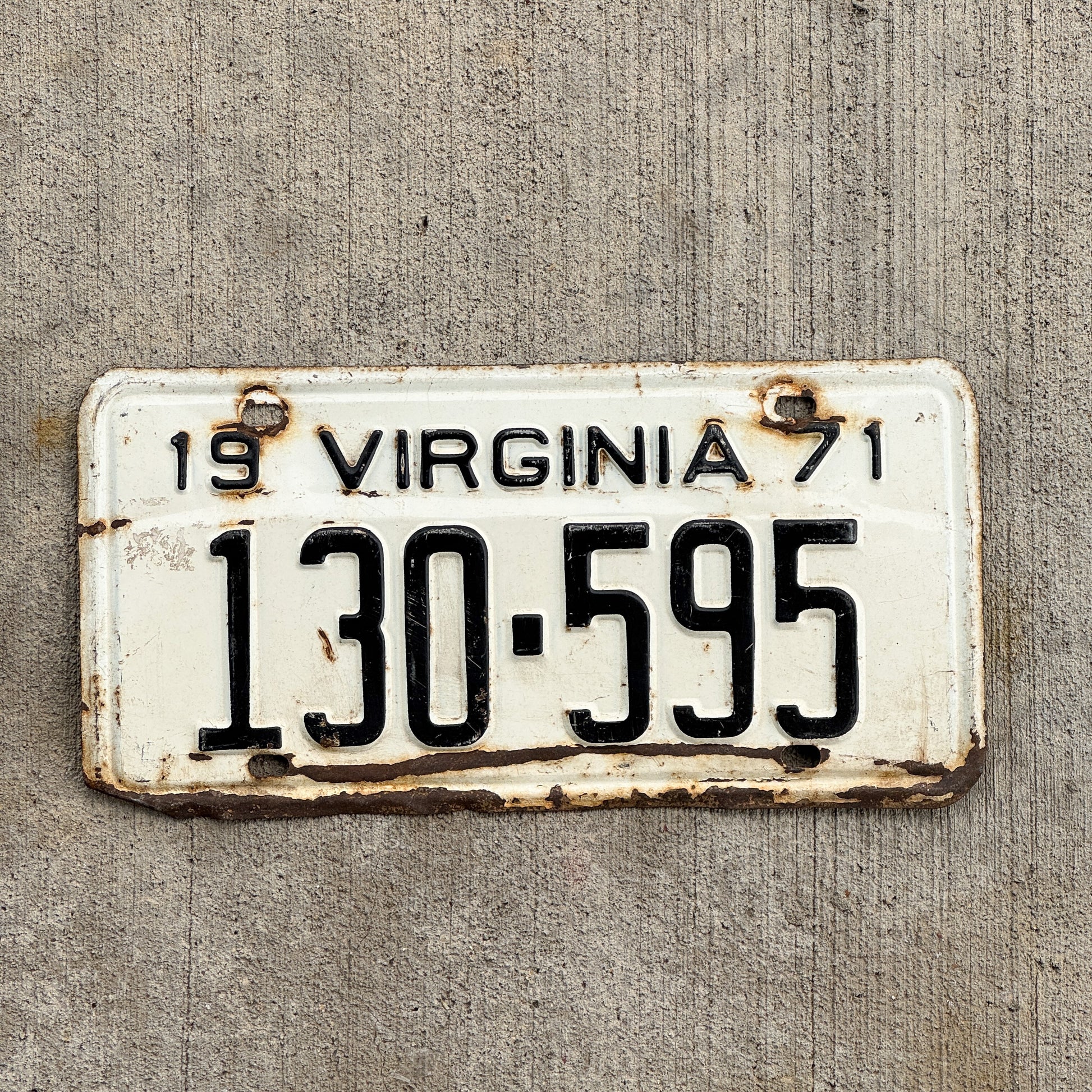 Photo of a 1971 Virginia License Plate Auto Tag Garage Decor Vintage 130 595 with original patina